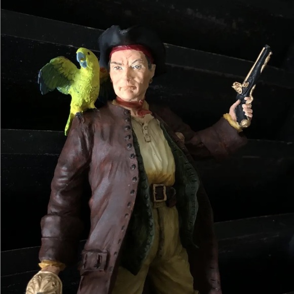 ROYAL DOULTON Vintage Resin Character Sculptures Pirate Figure - Picture 4 of 7